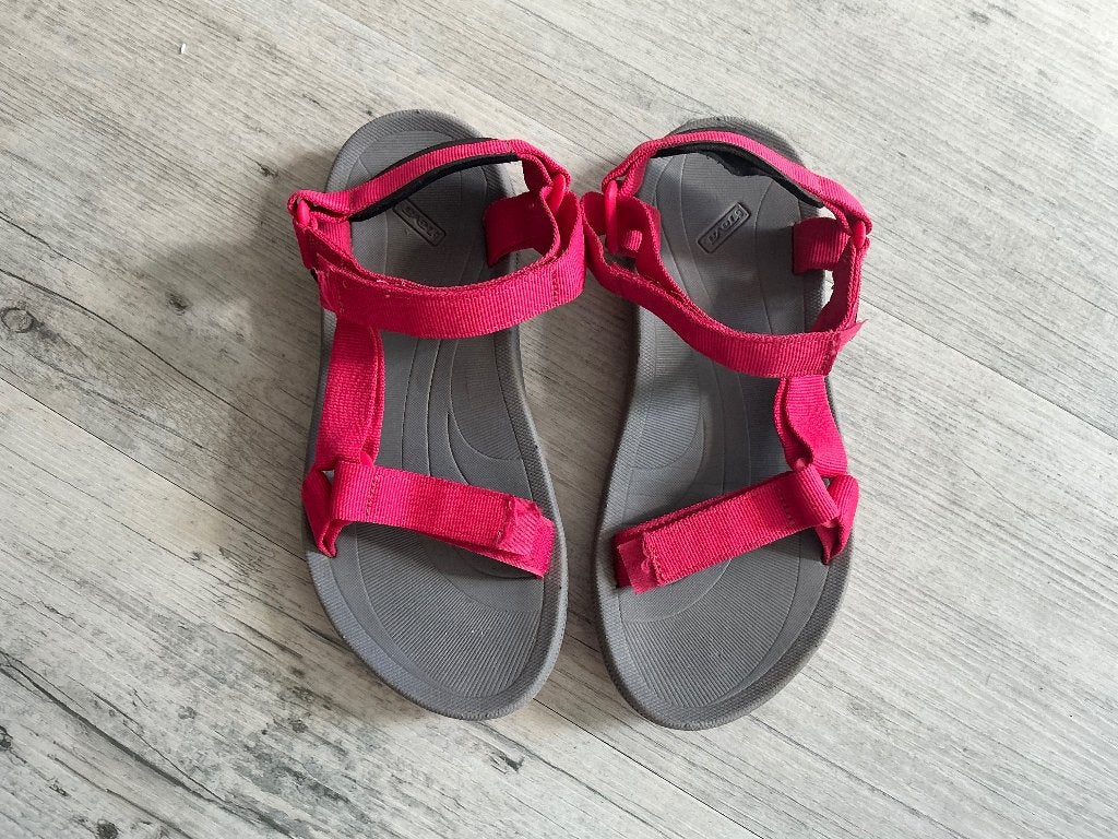 Roze Teva sandalen, zool 27 cm., Ophalen of Verzenden, Gedragen, Roze, Sandalen of Muiltjes