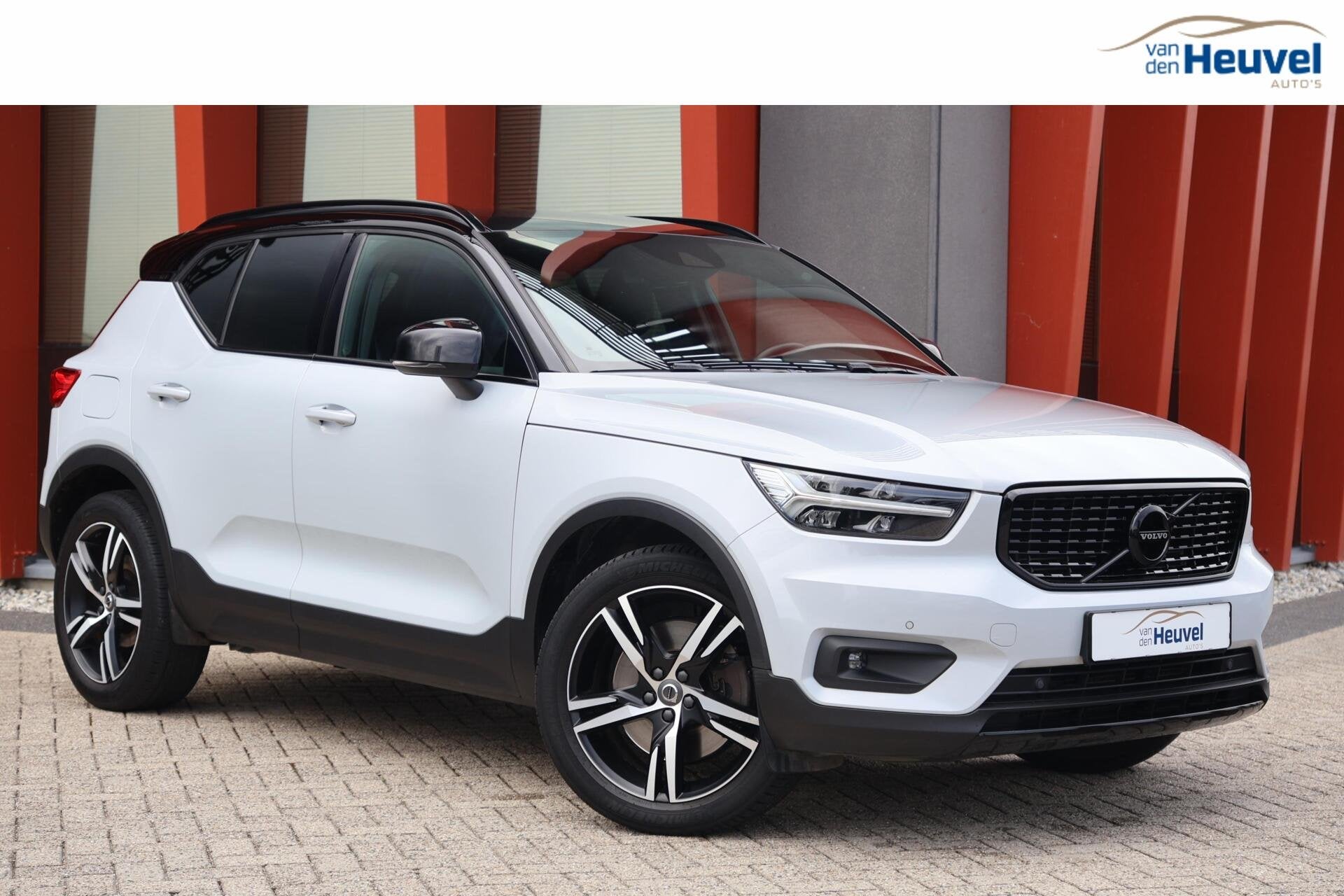 Volvo XC40 T4 Recharge R-Design | Stoelverwarming | Trekhaak, Dealer onderhouden, Met garantie (alle), Bedrijf, Hybride Elektrisch/Benzine