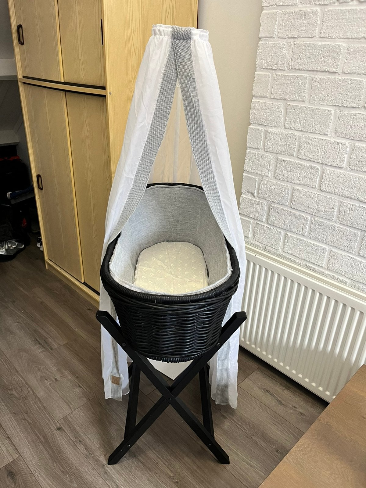 Kidsmill wieg inclusieg bijbehorend standaard met hemeltje, Ophalen, Zo goed als nieuw, Wieg