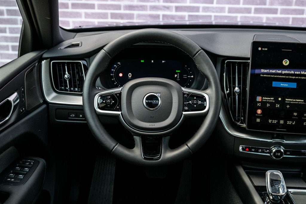 Volvo XC60 2.0 T6 Plug-in Hybrid AWD Plus Black Edition | PH, Auto's, Volvo, 12 maanden, Gebruikt, Euro 6, 4 cilinders