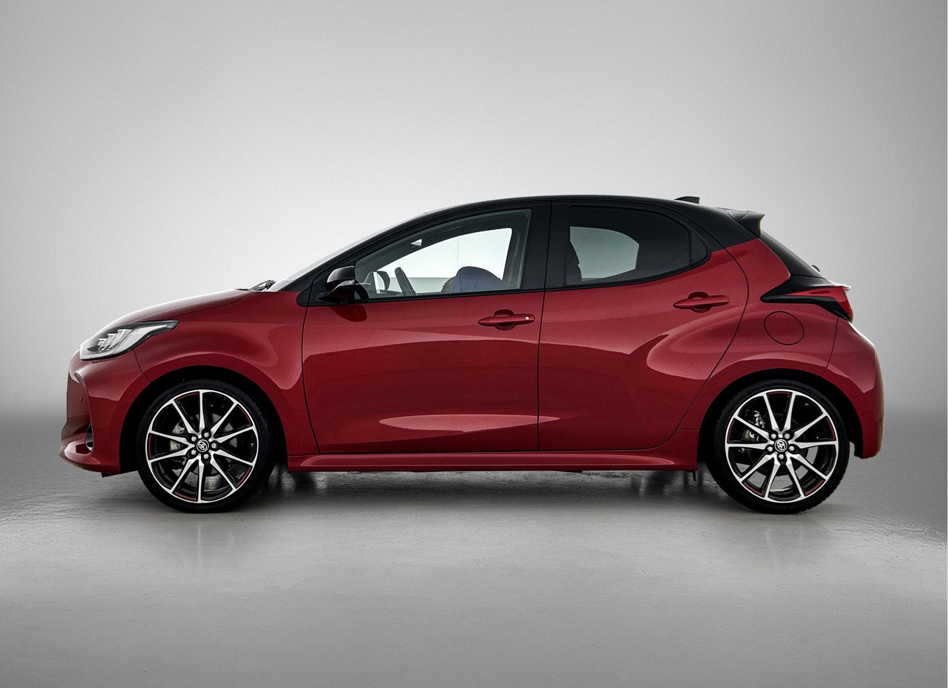 Toyota Yaris 1.5 Hybrid GR Sport | Head-Up Display | Stoel+S, 12 maanden, 450 kg, Gebruikt, 23 km/l