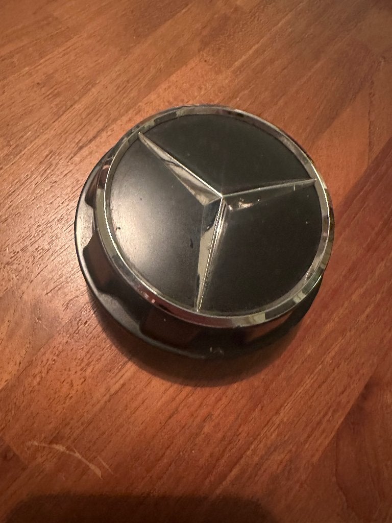 Mercedes wiel naaf dop, Ophalen