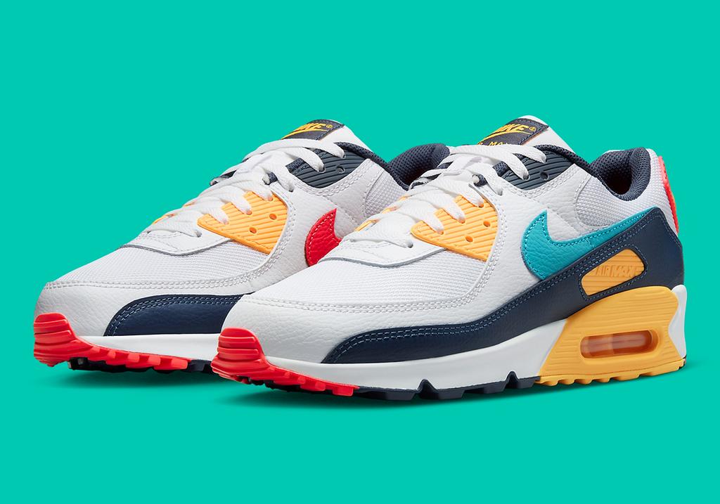 Nike Air Max 90 University Gold White Dusty Cactus maat 44,5, Verzenden, Nieuw, Wit, Sneakers of Gympen
