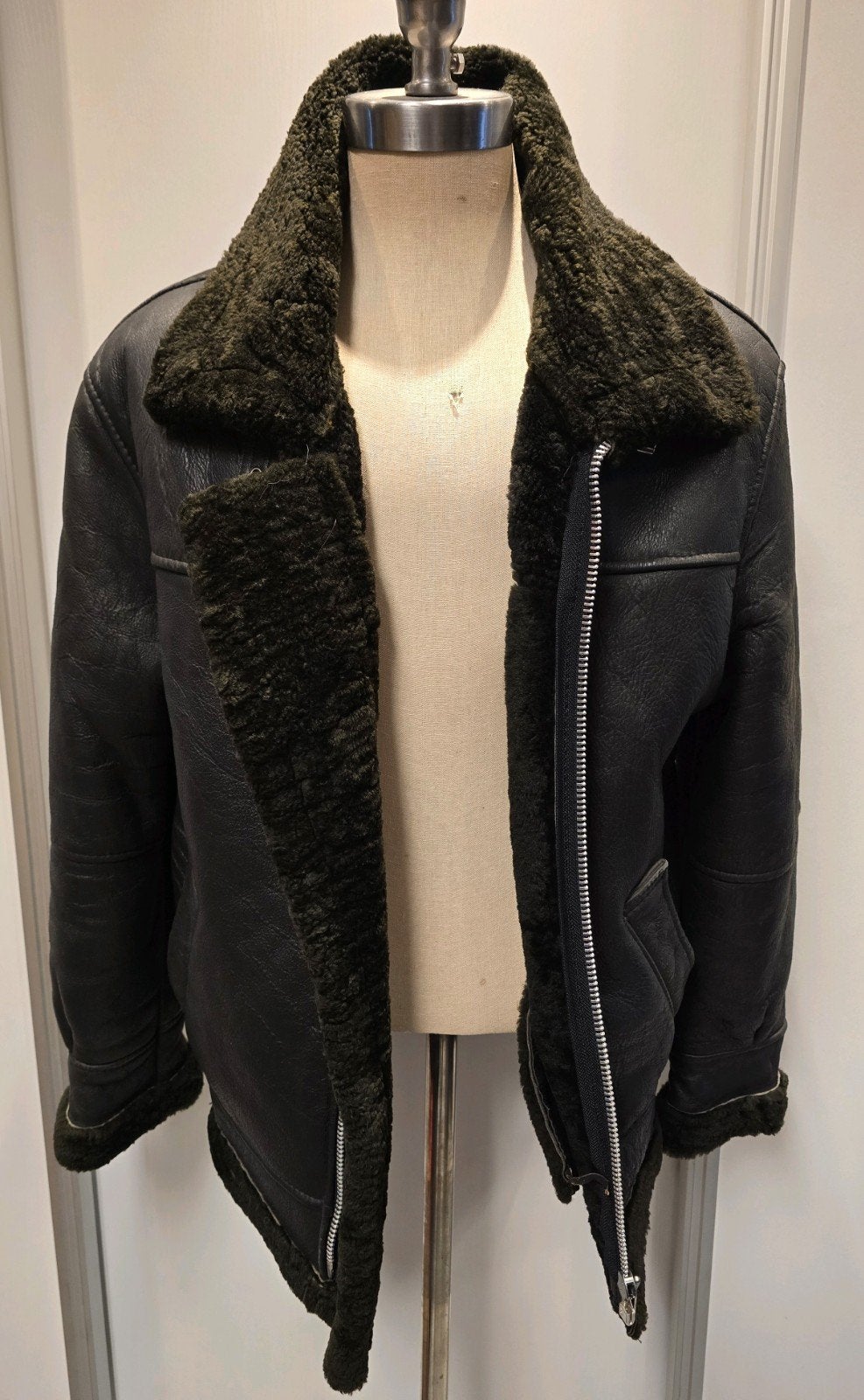 Zwarte heren lammy coat pilotenjas - maat L - lamsleer en la, Kleding | Heren, Ophalen of Verzenden, Zo goed als nieuw, Maat 52/54 (L)