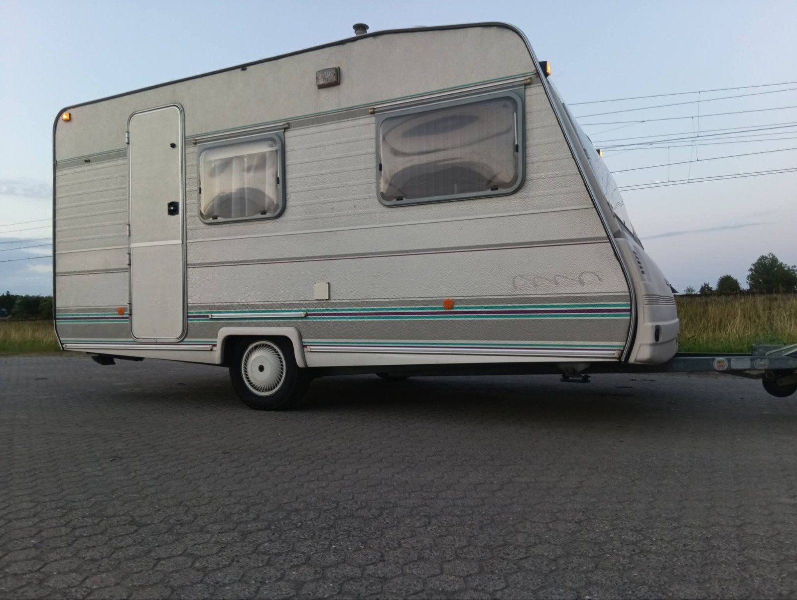 Caravelair Voortent, erker en luifel, cassette toilet, Treinzit, 750 - 1000 kg, Particulier, 4 tot 5 meter