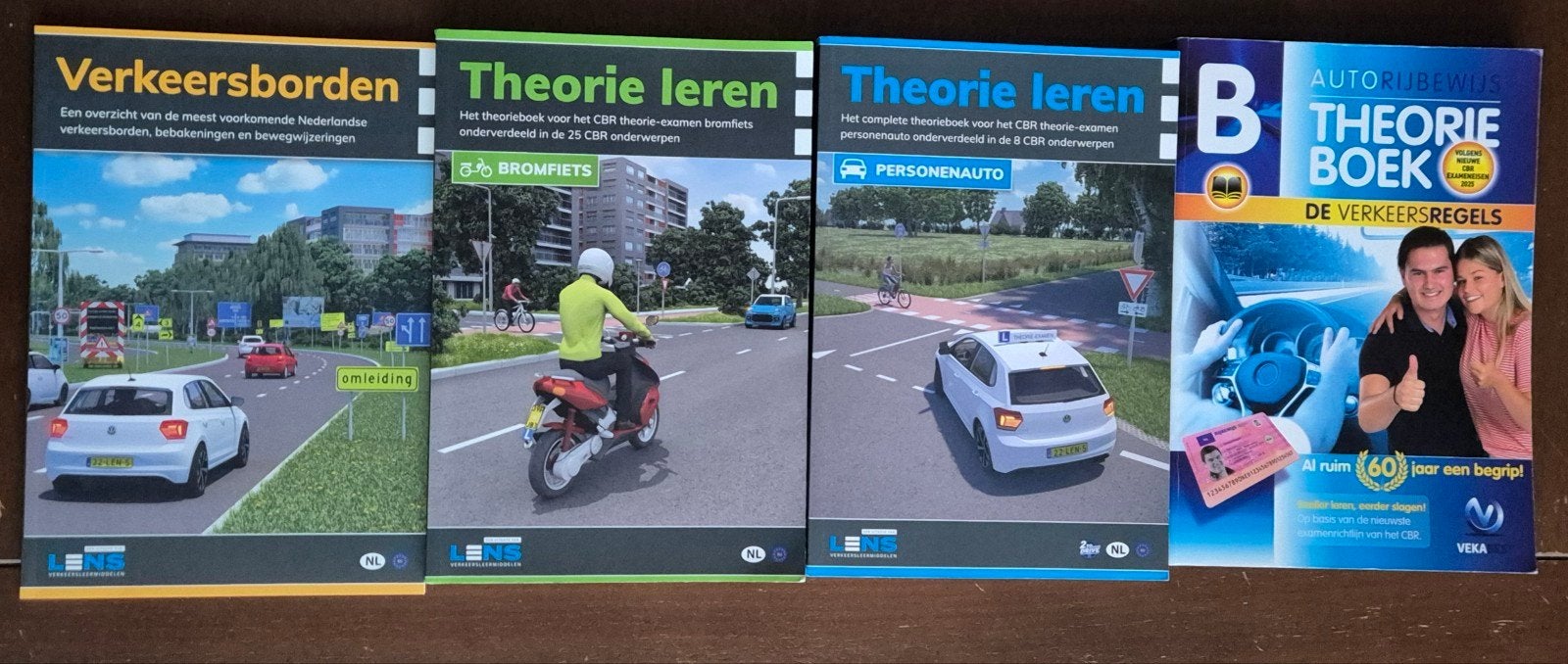 Theorieboeken Rijbewijs B, Bromfiets en Verkeersborden, Boeken, Studieboeken en Cursussen, Ophalen of Verzenden, Zo goed als nieuw
