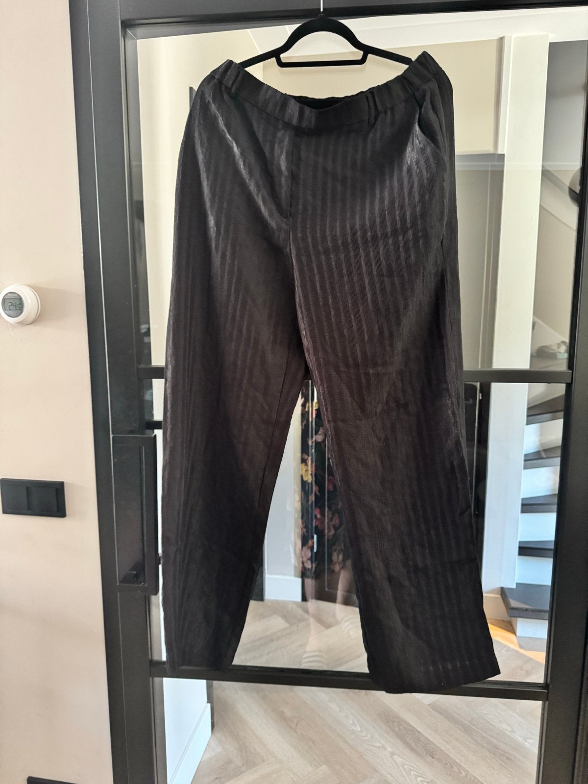 Label DOT Zwarte Broek met Streepjespatroon - Maat 44, Kleding | Dames, Zwart, Maat 42/44 (L), Nieuw, Ophalen of Verzenden