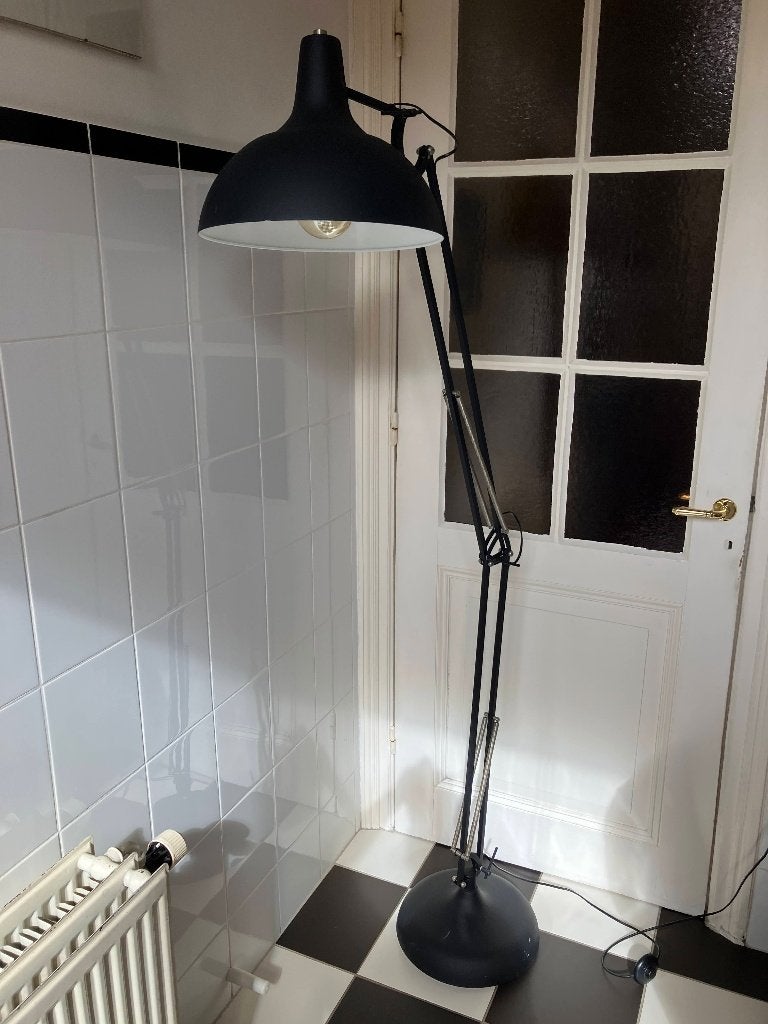 Mooie grote staande industriële lamp vloerlamp 190 cm hoog, Huis en Inrichting, Lampen | Vloerlampen, Ophalen, Zo goed als nieuw