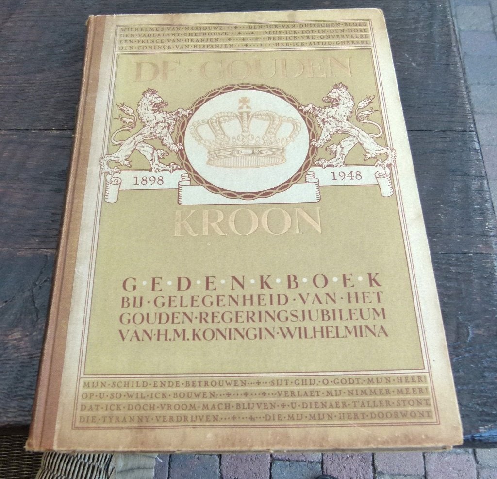 boek wilhelmina de gouden kroon, Verzamelen, Koninklijk Huis en Royalty, Ophalen of Verzenden, Zo goed als nieuw, Nederland, Tijdschrift of Boek