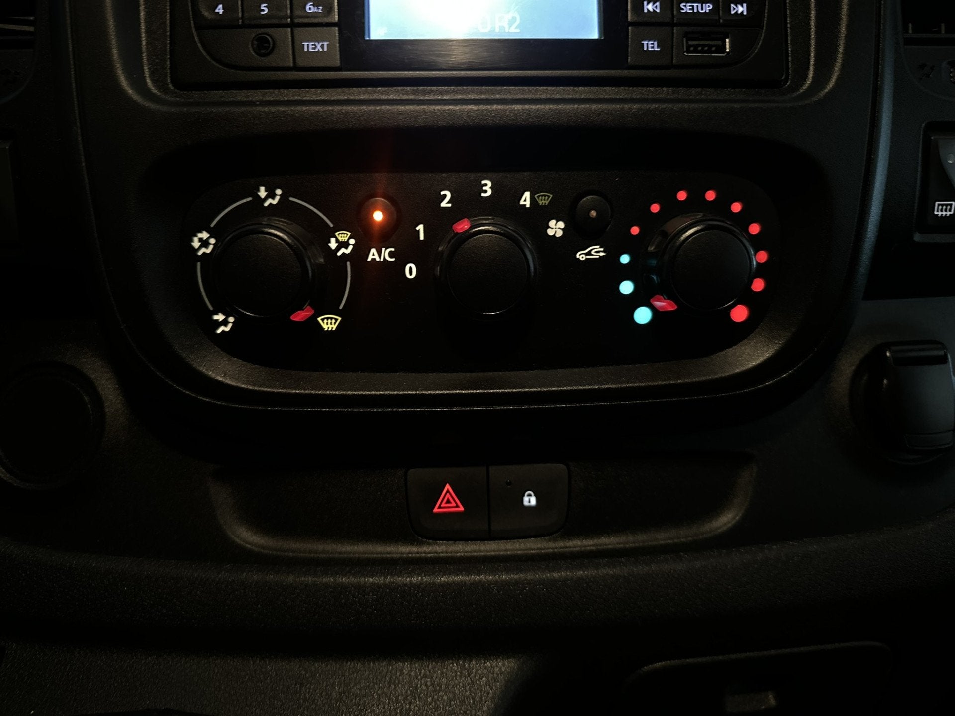 Renault Trafic 1.6 dCi L1H1 Euro6 Airco | Imperiaal | Trekha, Voorwielaandrijving, Gebruikt, Euro 6, 2000 kg