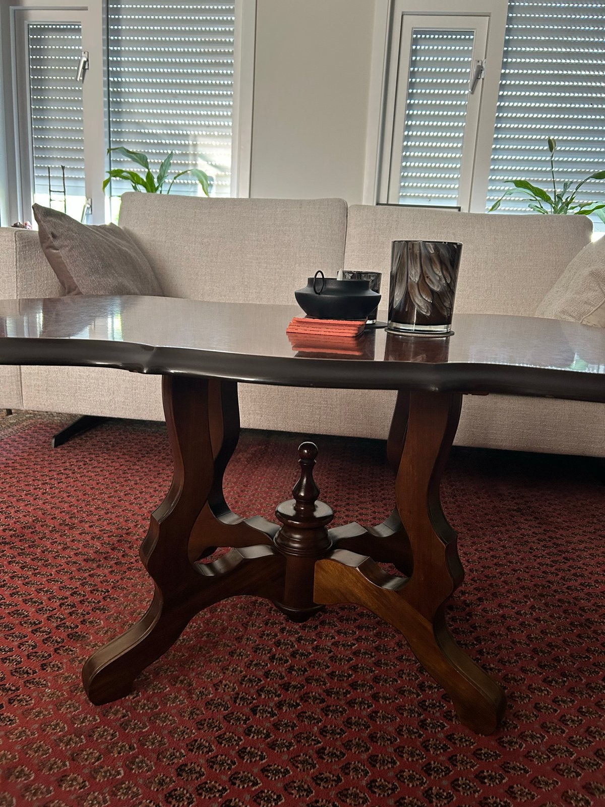 Antieke notenhouten salontafel + Wollen vloerkleed, Antiek en Kunst, Antiek | Meubels | Tafels, Ophalen