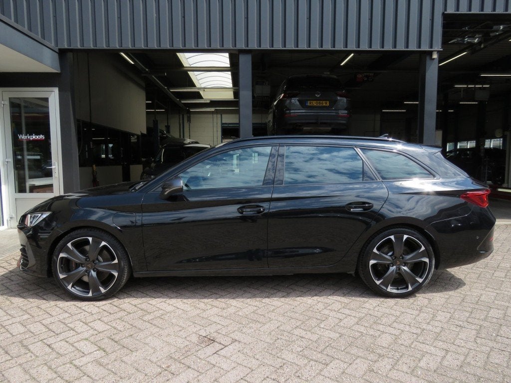 Cupra LEON SPORTSTOURER 1.4 245pk eHybrid / Sportstoelen / T, Auto's, Gebruikt, 4 cilinders, Leon, Zwart