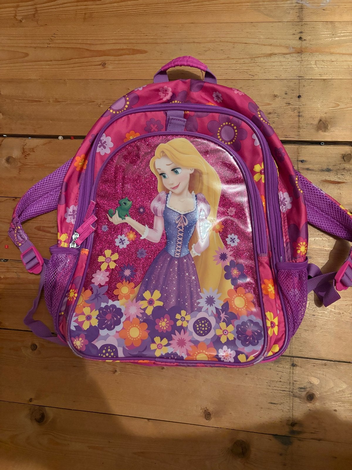 Disney Rapunzel Rugzak - Roze/Paars met Bloemen, Gebruikt, Disney of Dora, Ophalen of Verzenden, Minder dan 25 cm