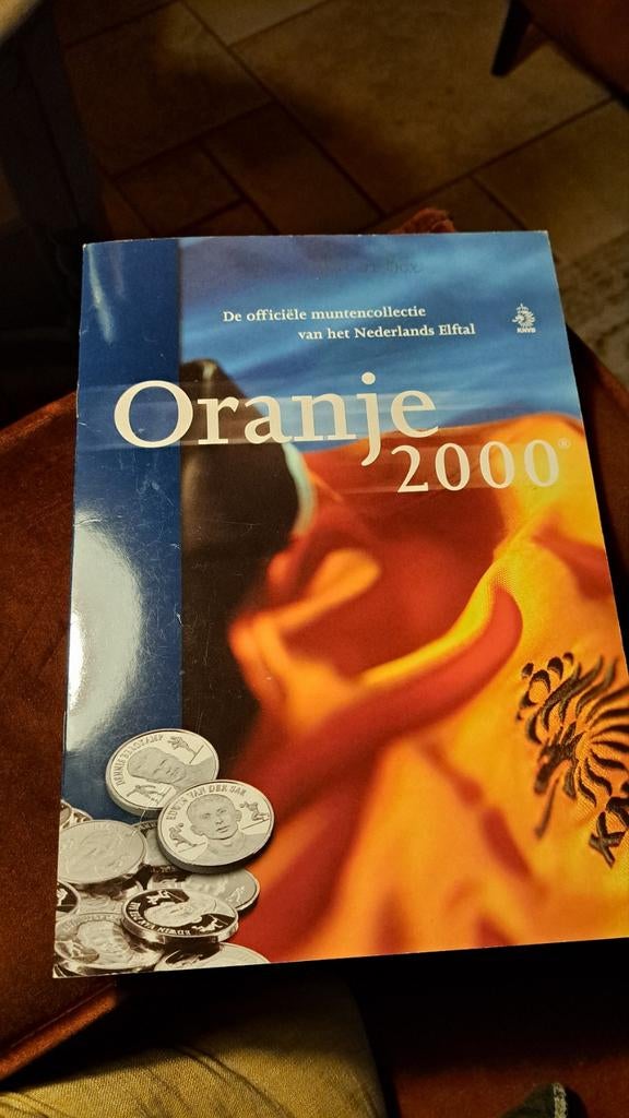 Verzamelmap Oranje 2000 voetbal compleet, Ophalen of Verzenden, Koningin Beatrix, Overige waardes, Setje