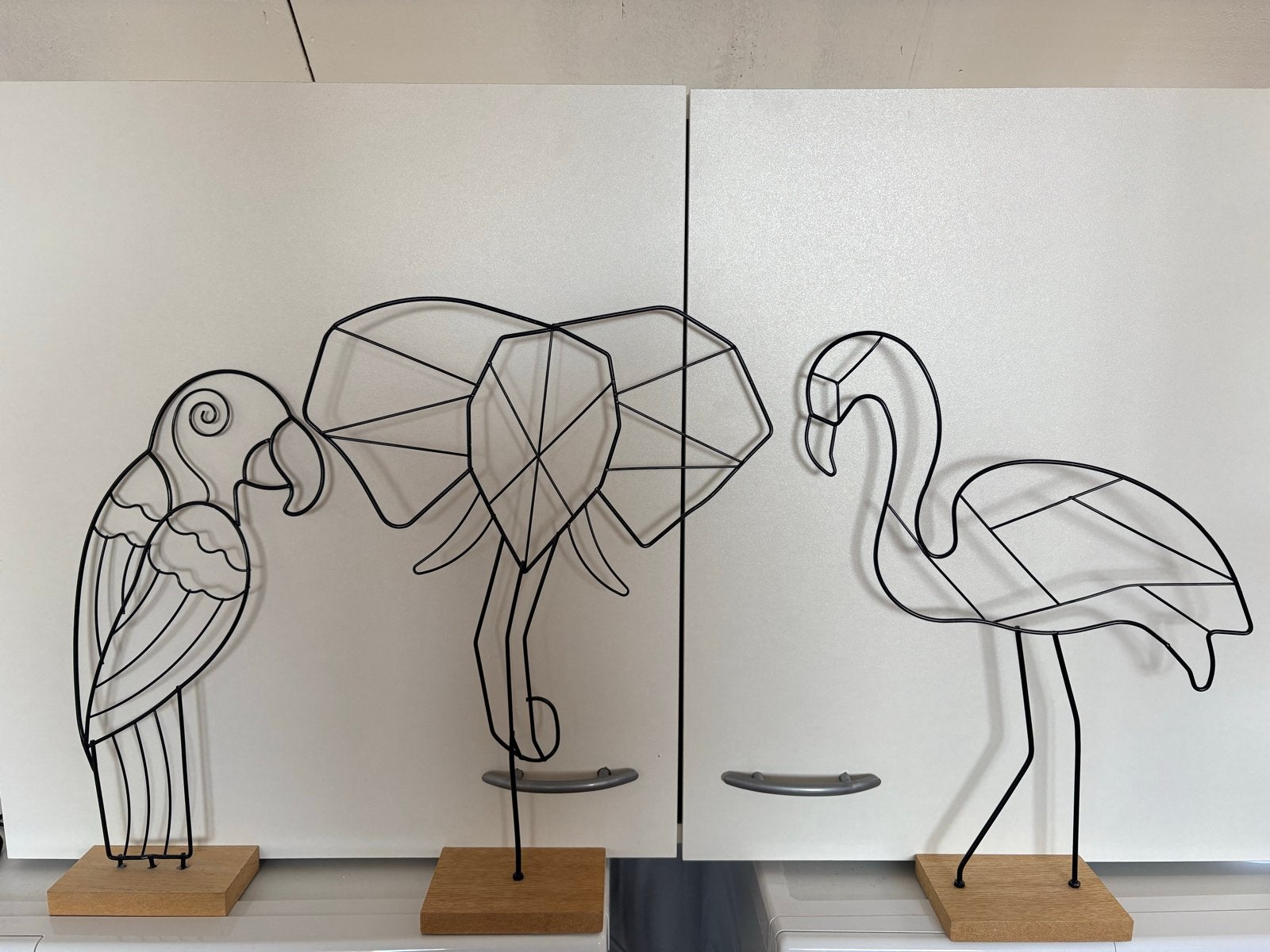 Metalen dierenbeelden op houten voet, Zwart, Ophalen of Verzenden, Zo goed als nieuw, Metaal