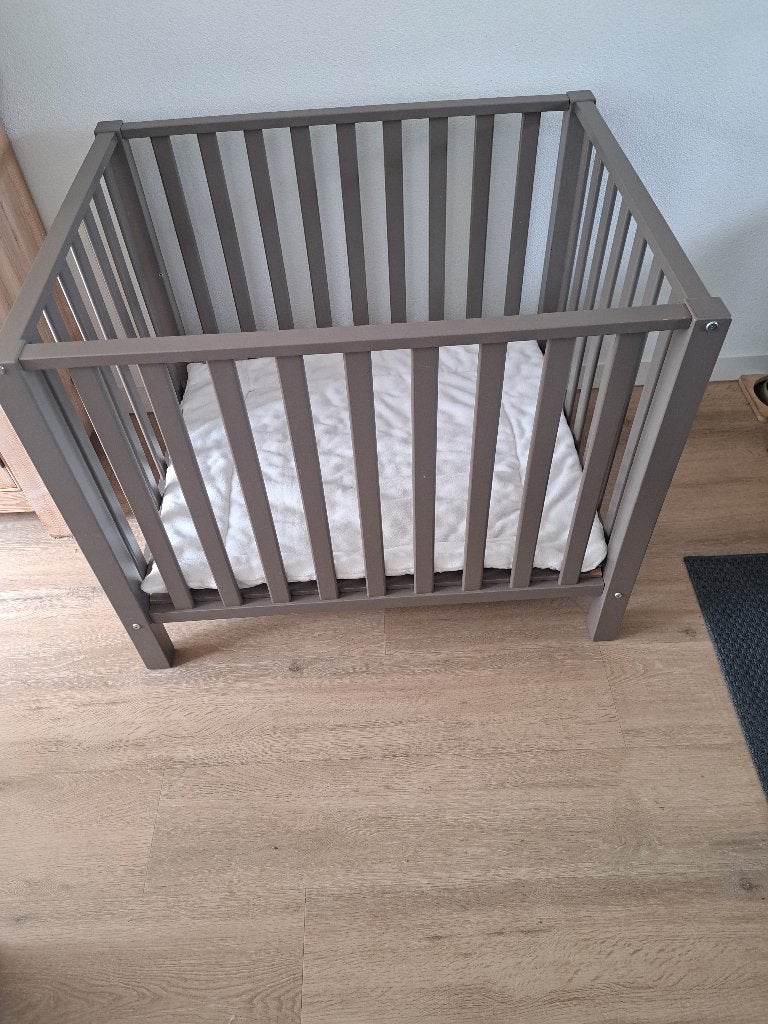 Bruine box, Kinderen en Baby's, Ophalen, Gebruikt, Vierkant, In hoogte verstelbaar