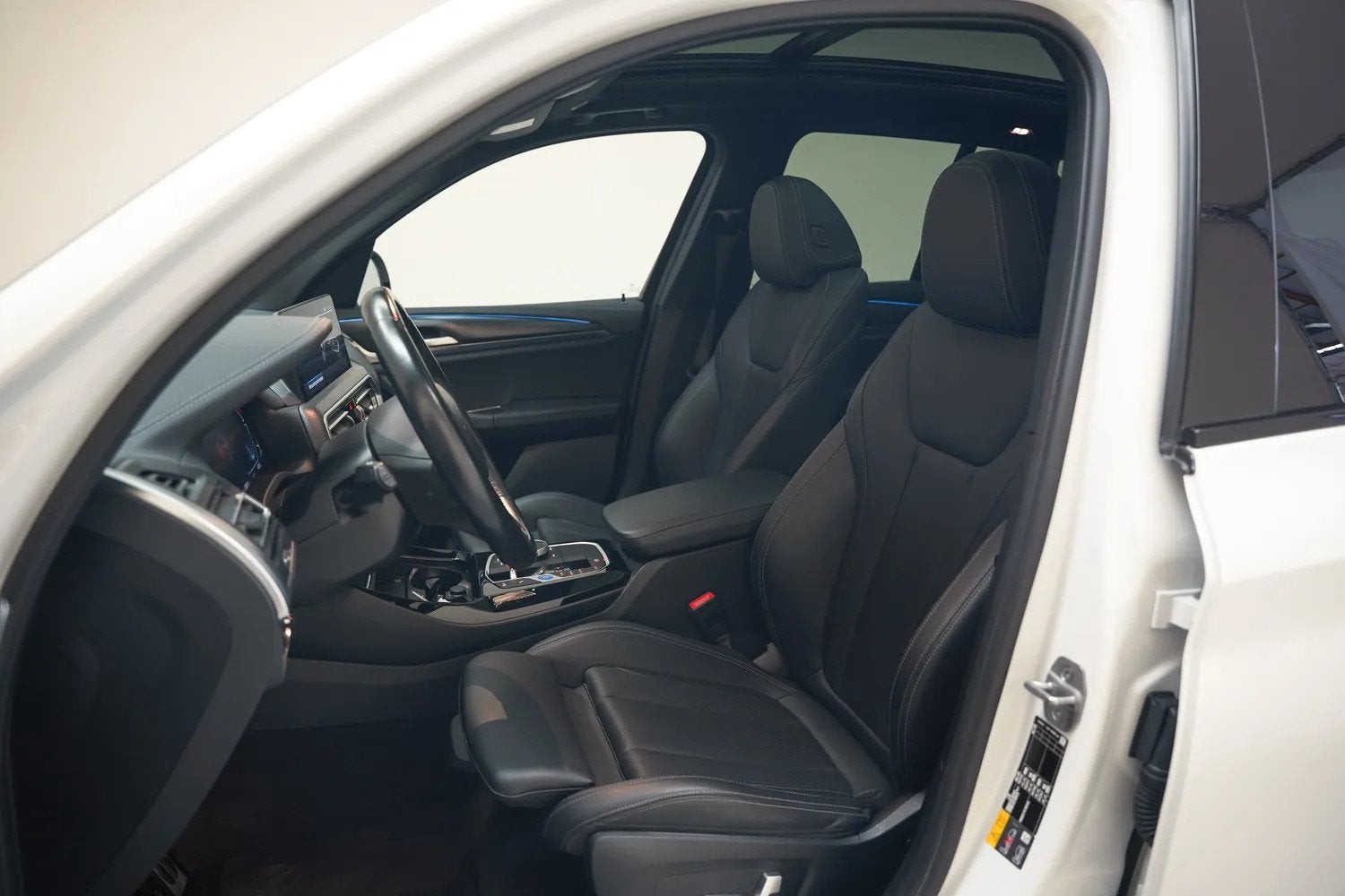 Foto 10 van BMW iX3 80 kWh M Sport Shadow [ Panorama Leder ACC ]