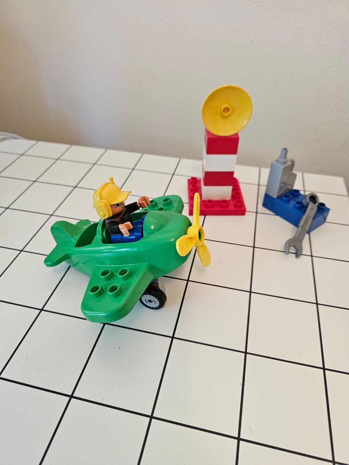 Duplo Vliegtuig set met Verkeerstoren en Werkpstation, Inclusief minifiguren, Gebruikt, Ophalen of Verzenden, Duplo