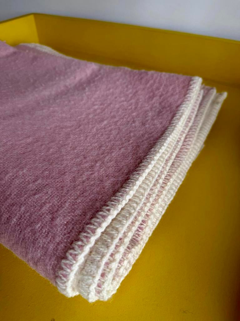 Zachte roze ledikant wollen deken met witte rand, Ophalen, Meisje, Roze, Deken of Dekbed