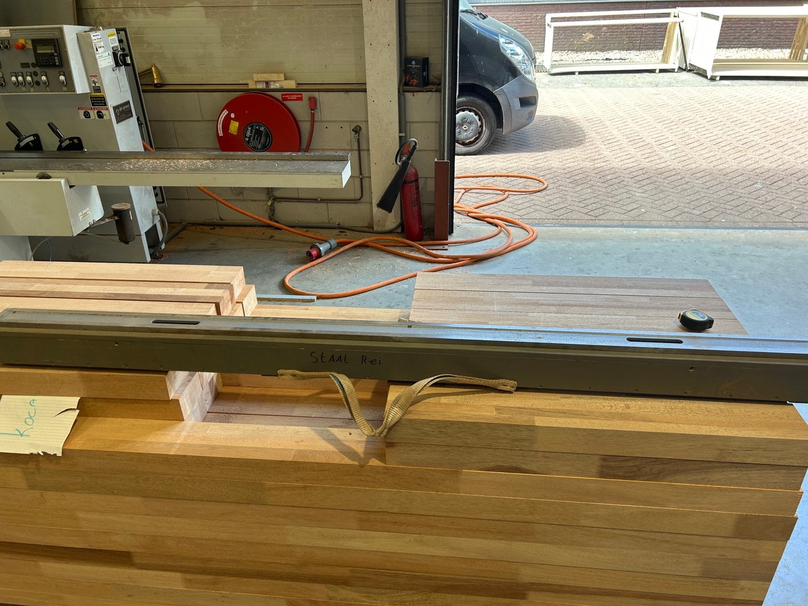 Stalen rei van 200 x 7 x 1,5 cm, Doe-het-zelf en Verbouw, Ophalen, Zo goed als nieuw
