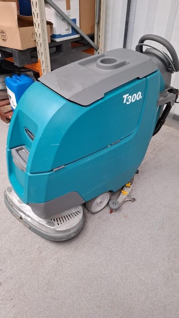 Tennant T300e schrob-/zuigmachine, Ophalen, Gebruikt, Schrobmachine