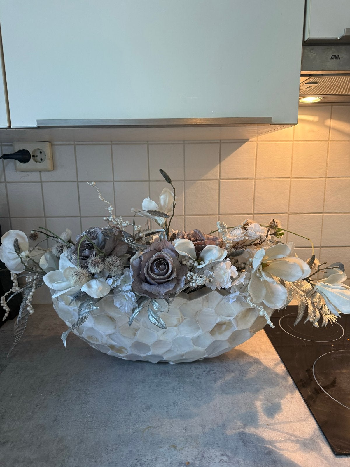 Decoratieve vaas met kunstbloemen eric kuster, Huis en Inrichting, Ophalen, Overige materialen, Gebruikt, Meerkleurig