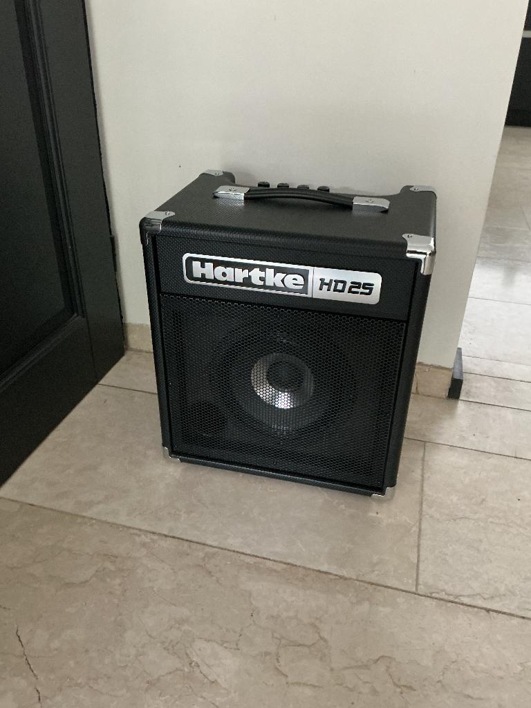 Te koop Hartke HD25 basversterker, Ophalen, Zo goed als nieuw, Basgitaar, Minder dan 50 watt