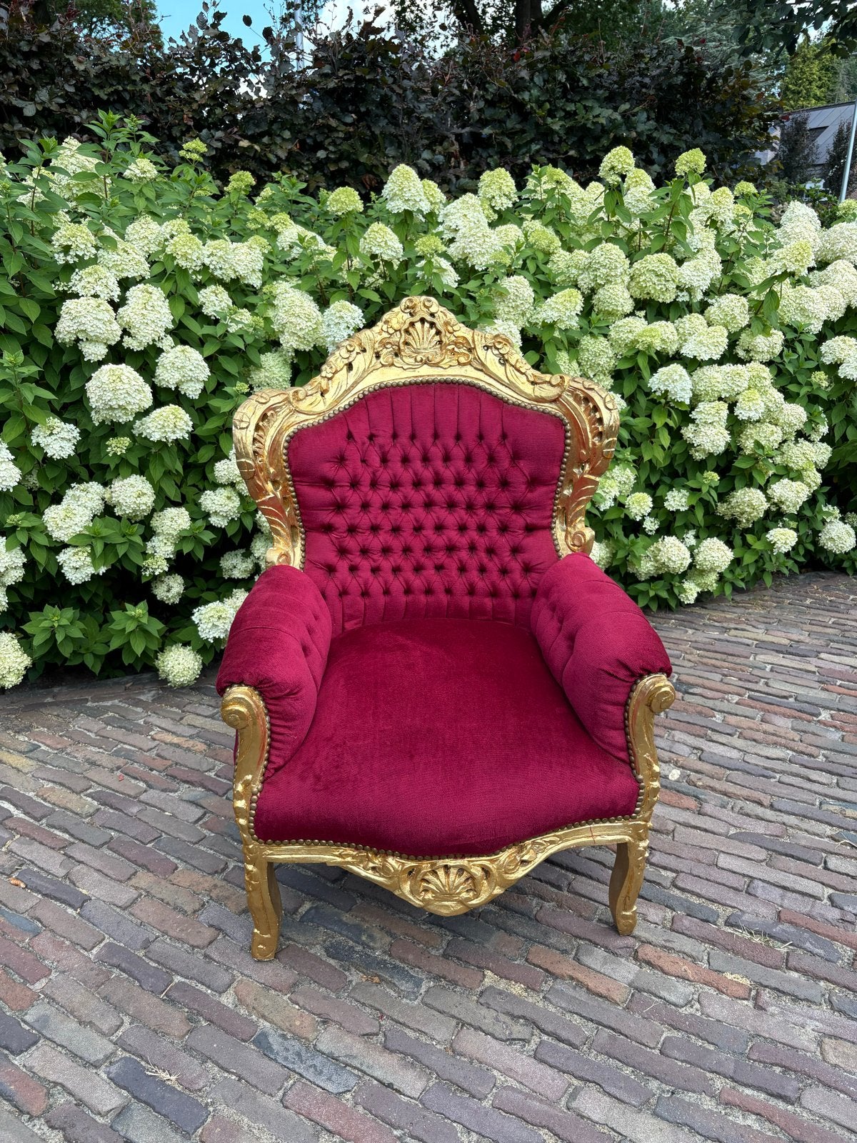 Barokke fauteuil in rood fluweel met goudkleurig hout, Ophalen