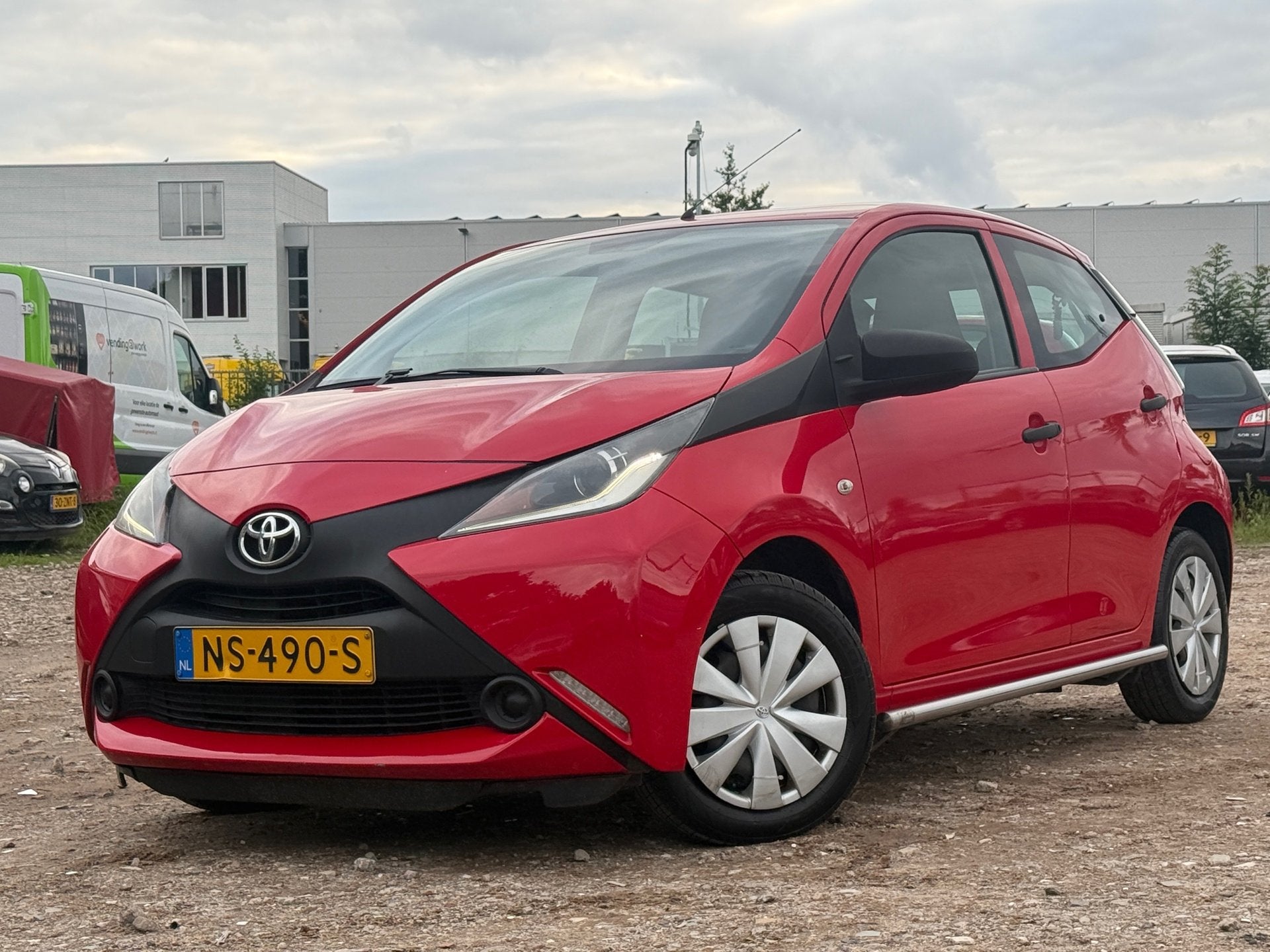 Toyota Aygo 1.0 VVT-i x-fun/ SIDE BARS/ AIRCO/ ZEER ZUINIG, Voorwielaandrijving, Gebruikt, Euro 6, Origineel Nederlands