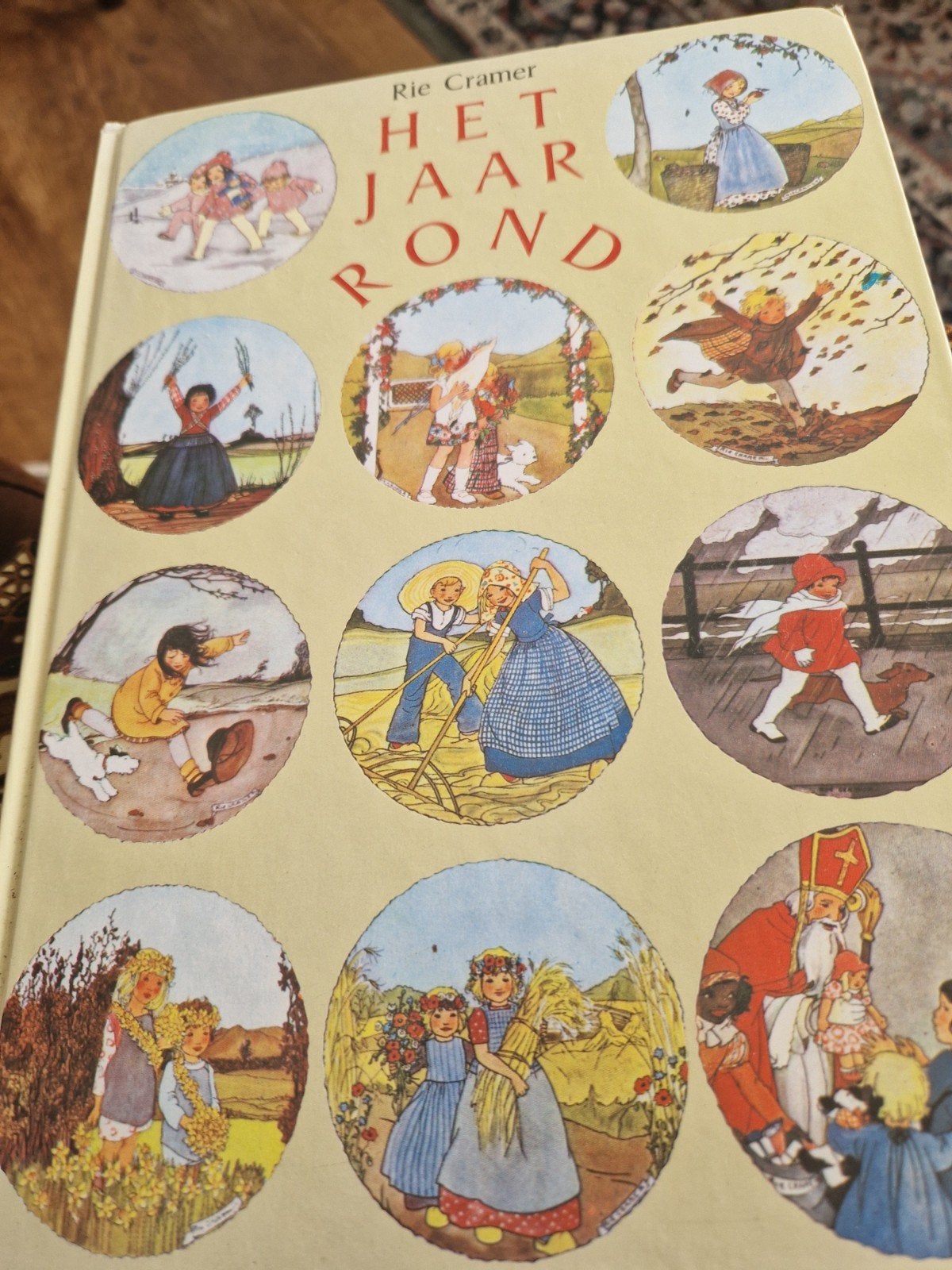 Het jaar rond van Rie Cramer, Ophalen, Zo goed als nieuw