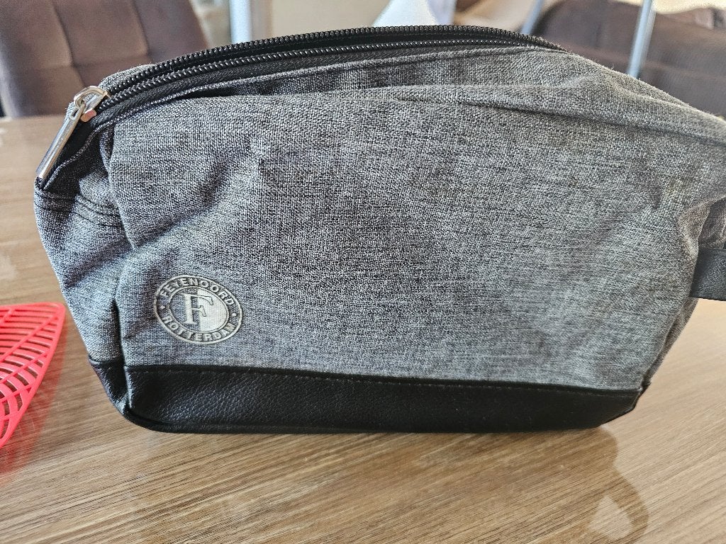 Toilettas Feyenoord ZGAN !!!, Ophalen of Verzenden, Zo goed als nieuw, Grijs, Jongen of Meisje