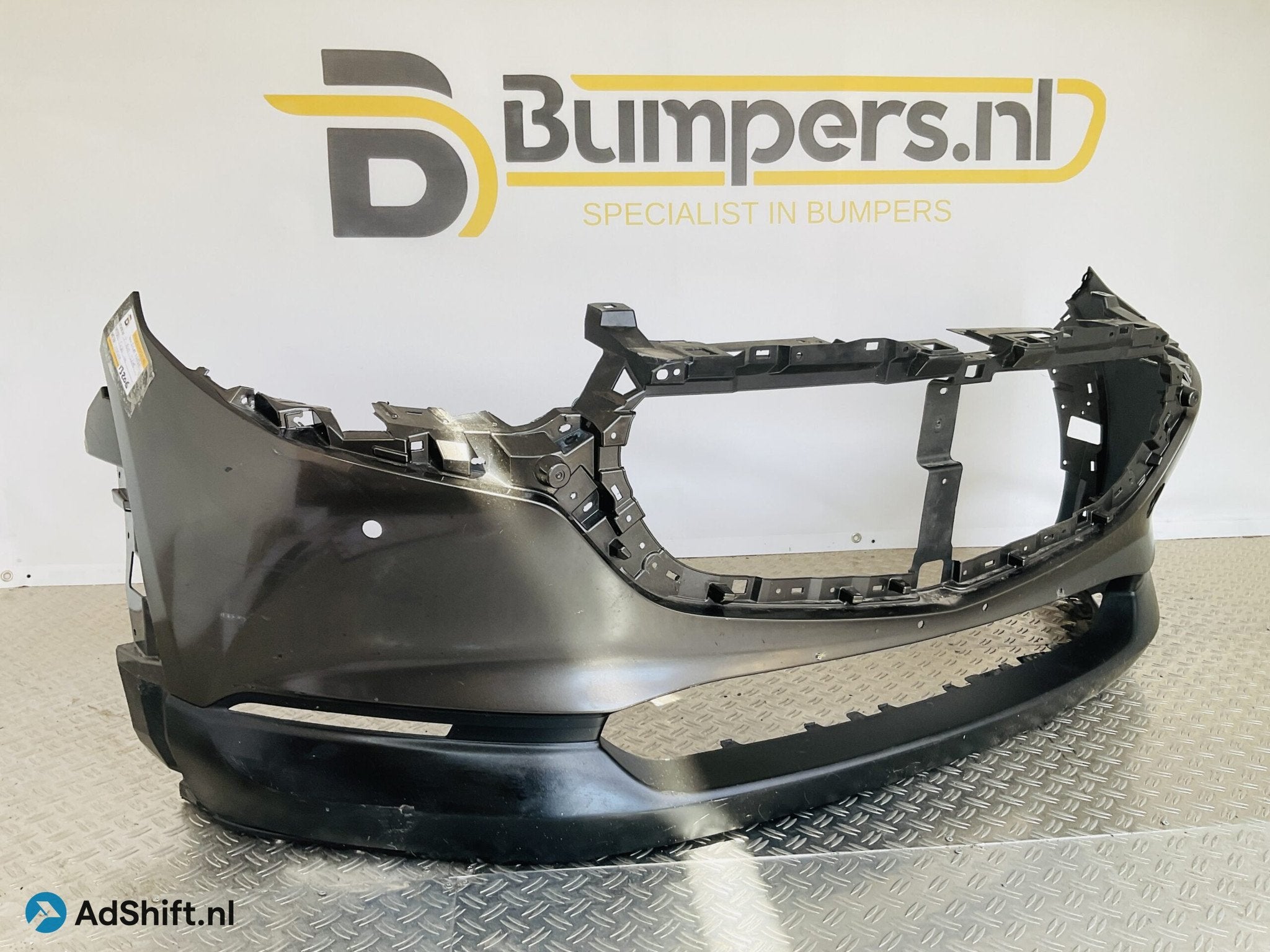 BUMPER Mazda CX30 CX-30 4xpdc DGH950031 VOORBUMPER 2-B10-132, Bumper