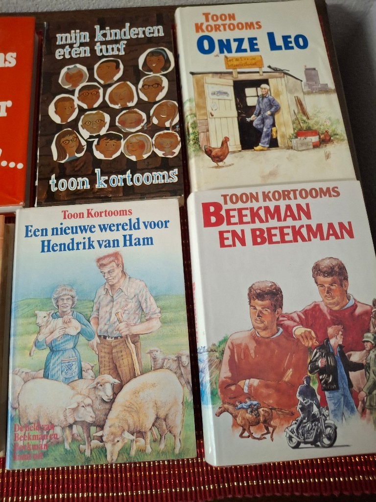 8 stuks nog mooie Toon Kortooms boeken,, Toon Kortooms, Noord-Brabant, Ophalen, Gelezen