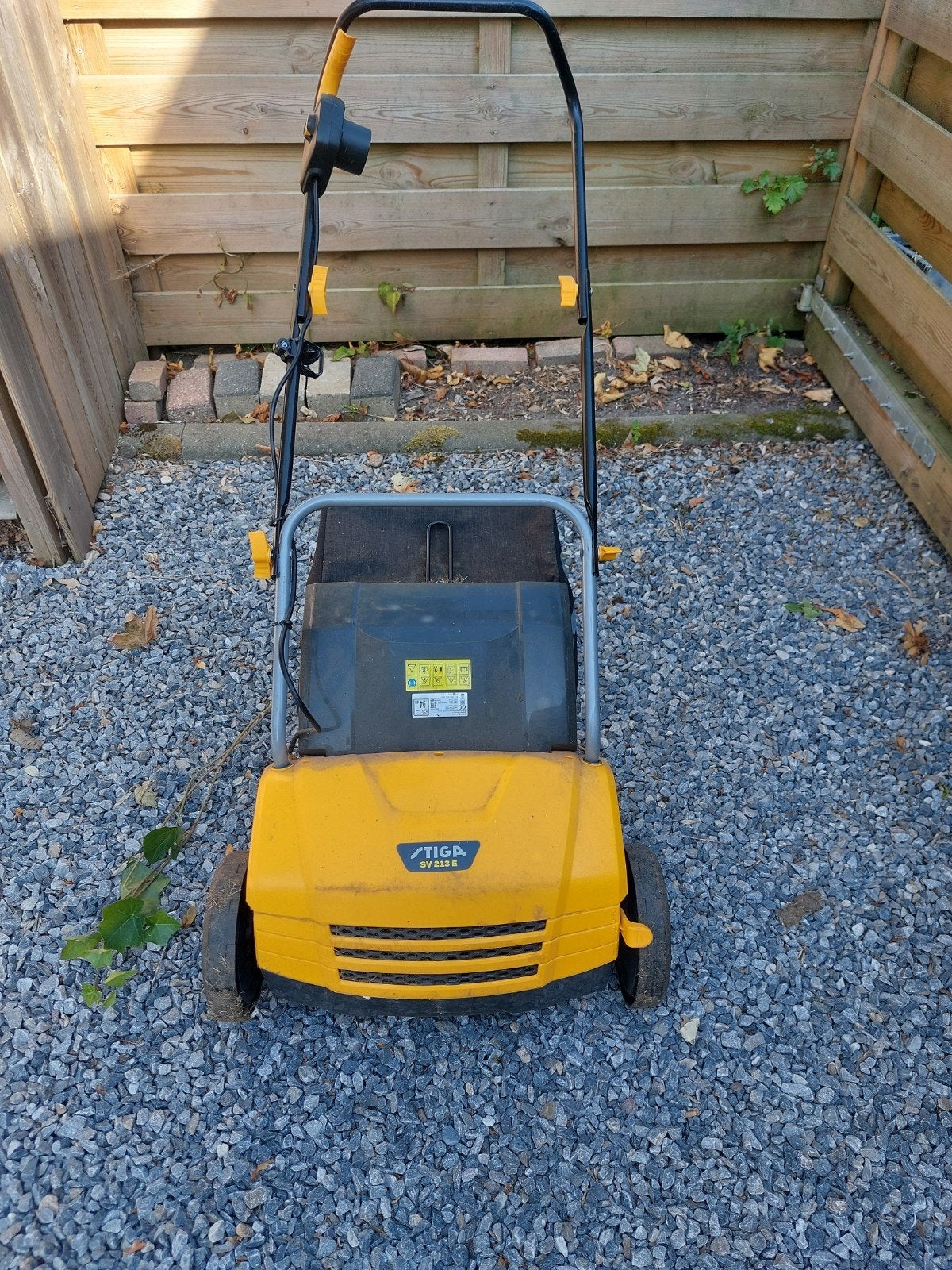 Stiga SV 213 E Verticuteermachine, Tuin en Terras, Ophalen, Gebruikt, Stiga, Opvangbak