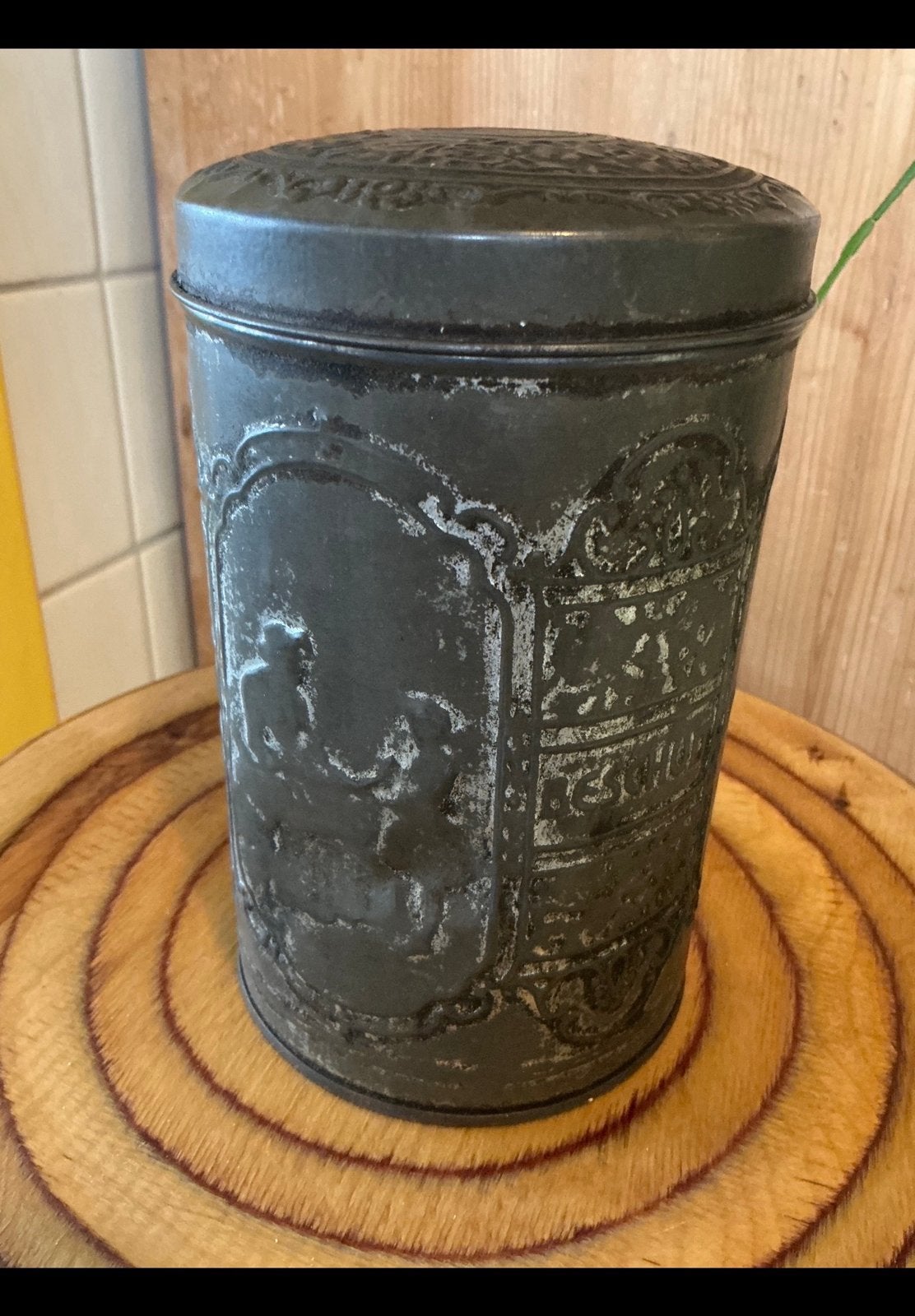 Héél oud origineel gebruikt & doorleefd beschuitblik. Deukje, Ophalen of Verzenden, Zo goed als nieuw, Overige