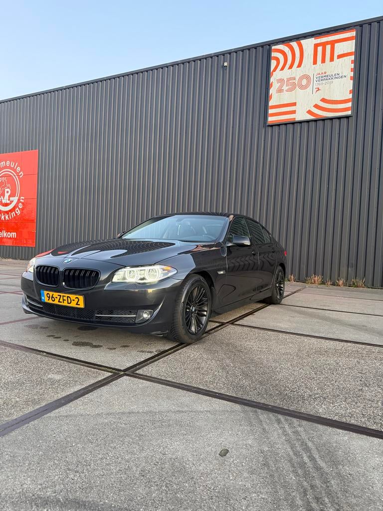 BMW 5-Serie 520i 184pk Aut. 2012 Grijs, Achterwielaandrijving, 4 cilinders, 2000 kg, Origineel Nederlands