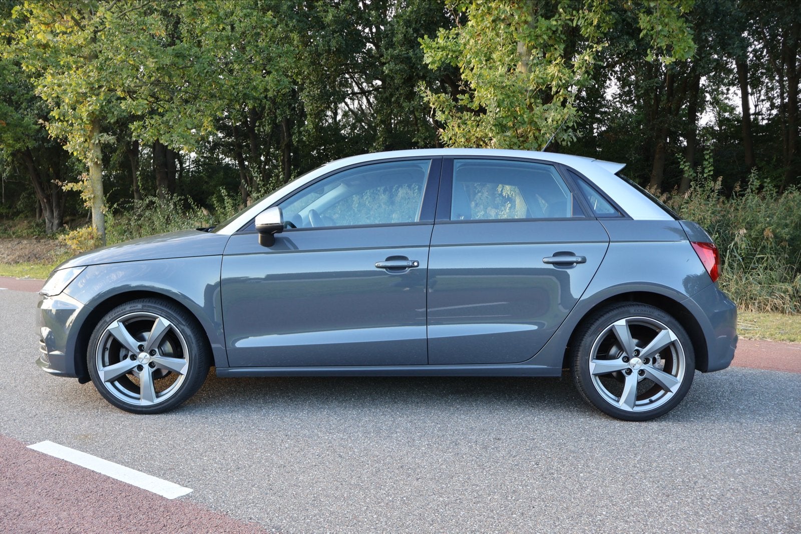 Audi A1 1.0 TFSI 2017 Grijs, Voorwielaandrijving, Stof, Bluetooth, 24 km/l