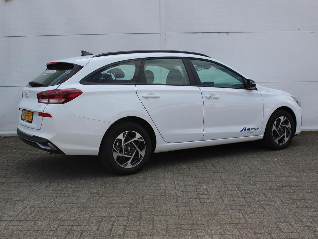 Hyundai i30 Wagon 1.0 T-GDi MHEV Comfort / Navigatie + Andro, Voorwielaandrijving, 1246 kg, Parkeersensor, Wit