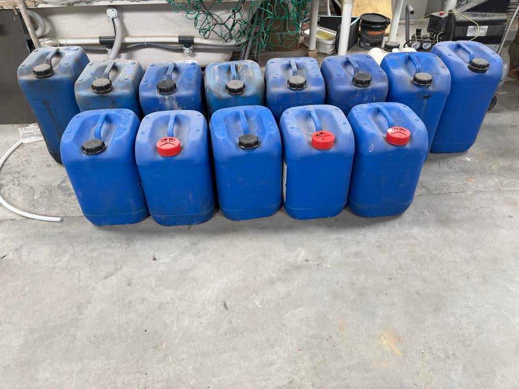 Partij van 12 blauwe jerrycans/vaten - Gebruikt, Ophalen, Gebruikt