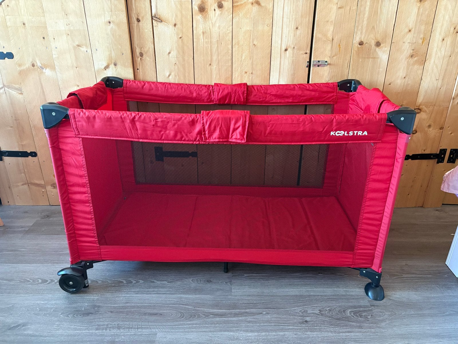 Rood Koolstra Reisbedje met Matrasje, Ophalen, Zo goed als nieuw, Reisbedje