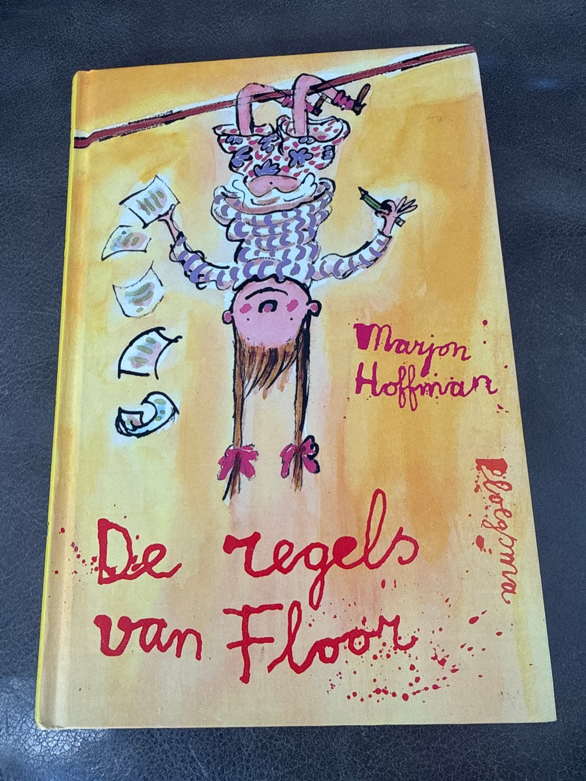 Die regels van Floor - Marjon Hoffman (Kinderboek), Ophalen of Verzenden, Zo goed als nieuw, Fictie
