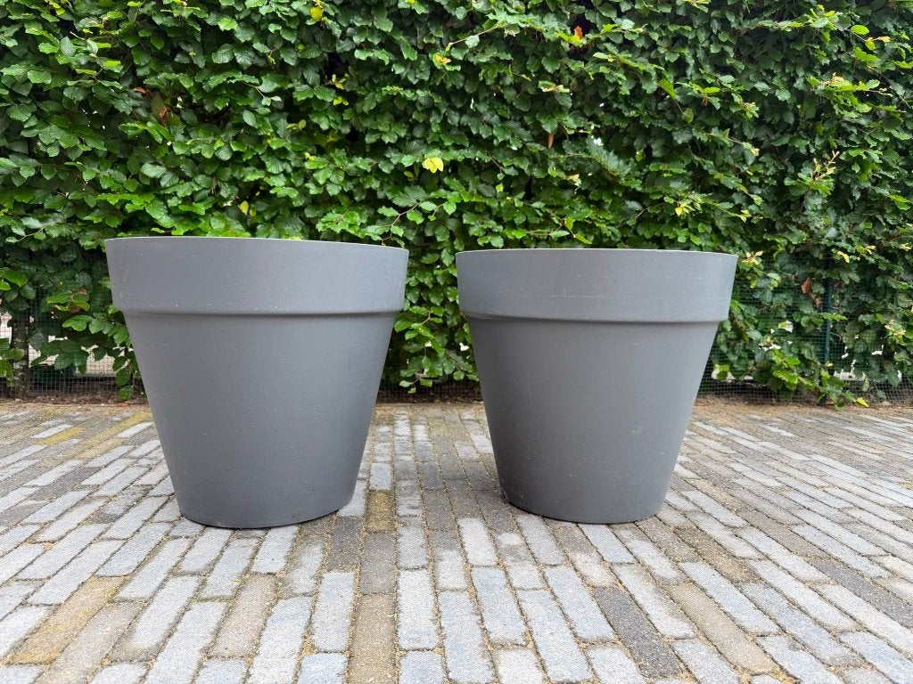 2 Identieke Elho buitenpotten antraciet, Ophalen, Kunststof, Minder dan 60 cm, Rond