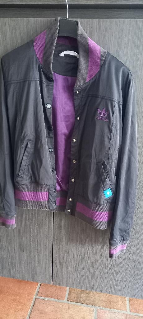 grijs vest met drukknopen paarse accenten adidas maat 16, Adidas, Meisje, Ophalen of Verzenden, Zo goed als nieuw