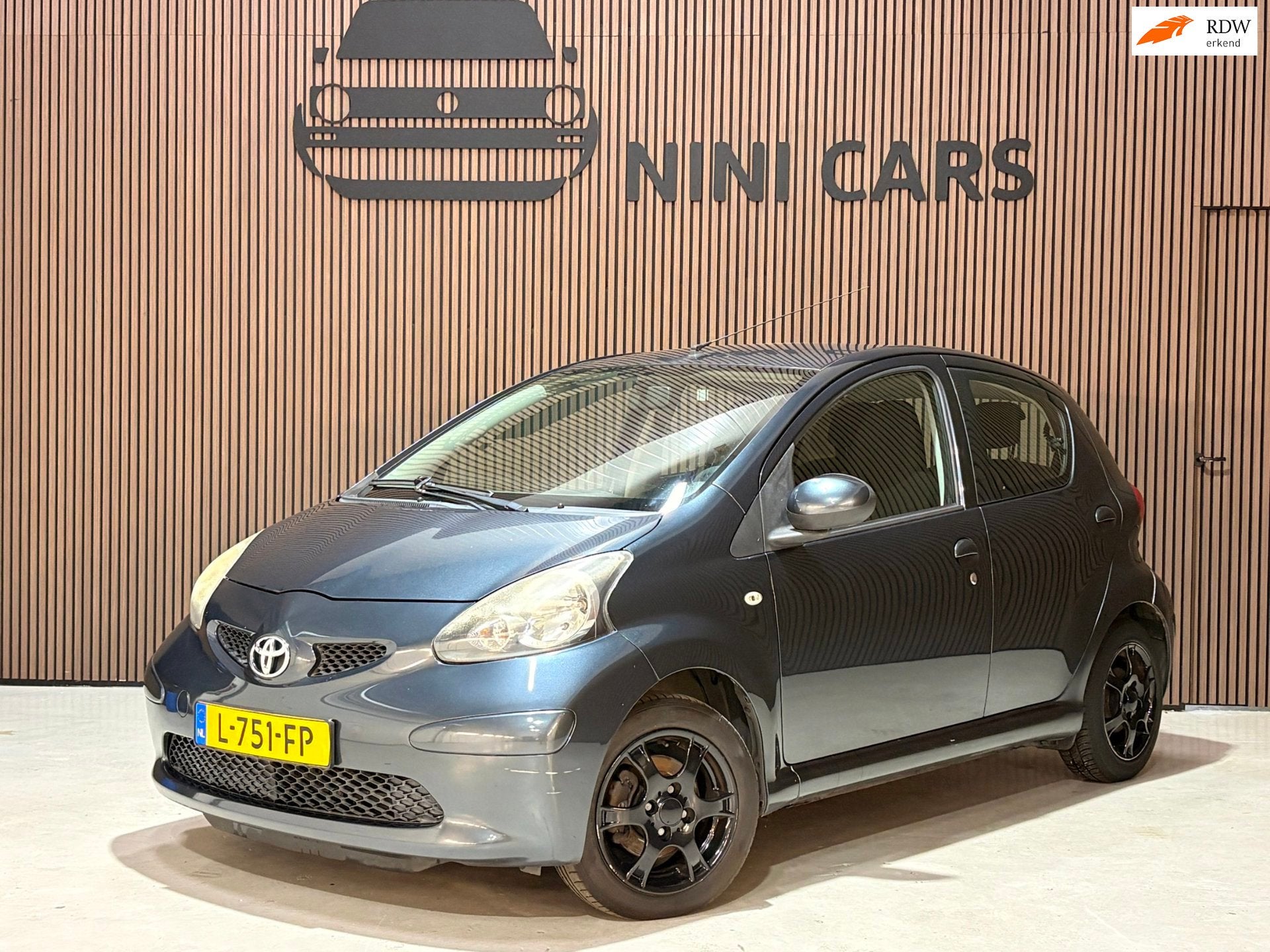 Toyota Aygo 1.0-12V eletriche ramen, Voorwielaandrijving, Stof, Gebruikt, Zwart