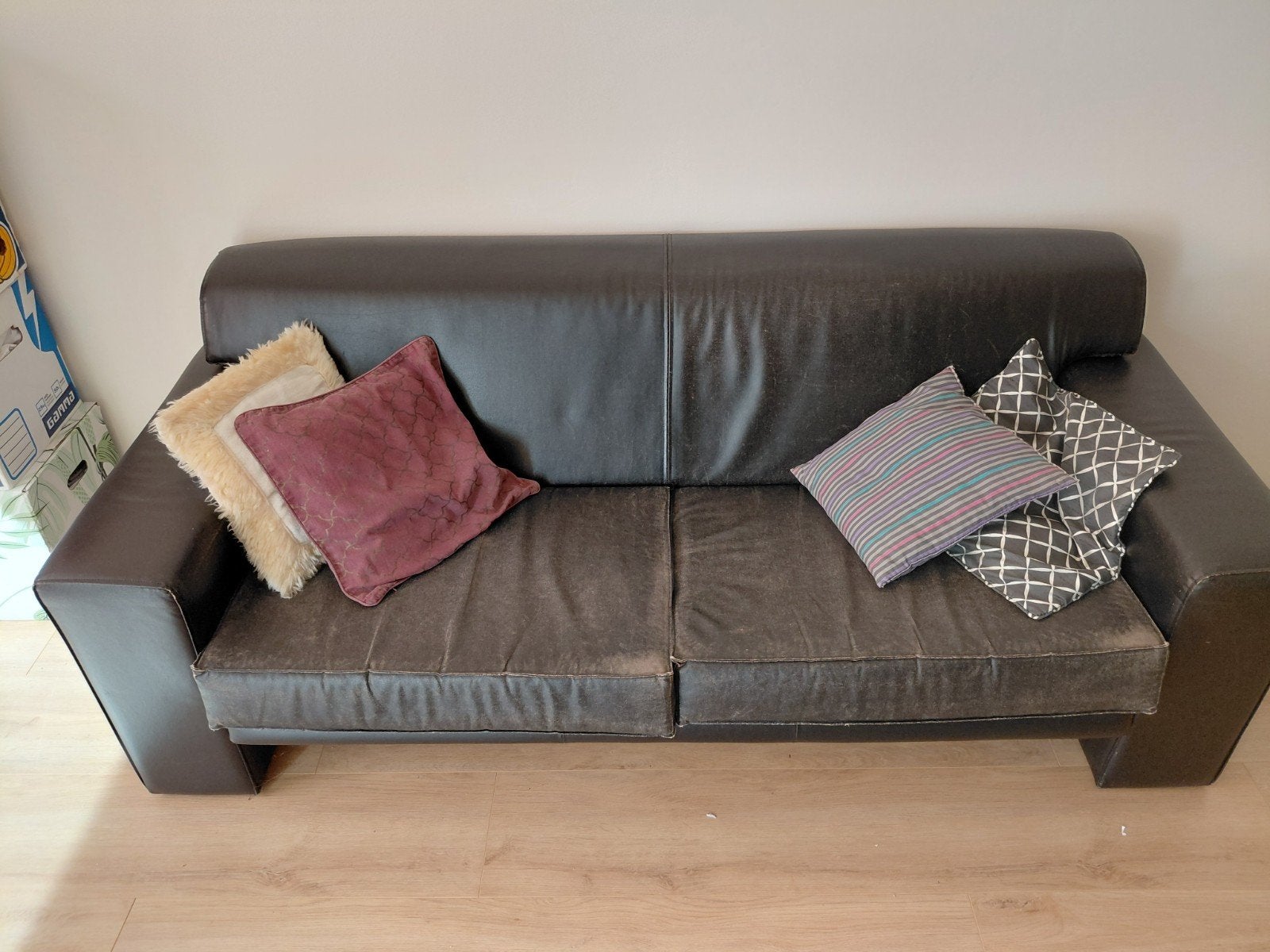 Comfortabel zwart leren zitbankje, Ophalen, Gebruikt, 150 tot 200 cm, Tweepersoons