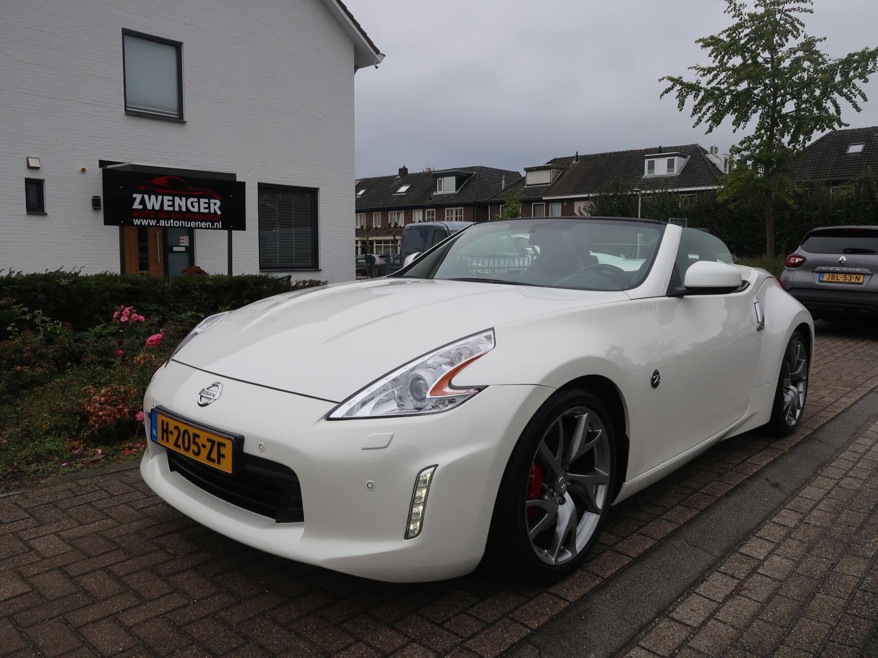Nissan 370Z Roadster 3.7 V6 AUT F-1 FACELIFT|STOELKOELING|NA, Auto's, Achterwielaandrijving, Gebruikt, Zwart, Cabriolet