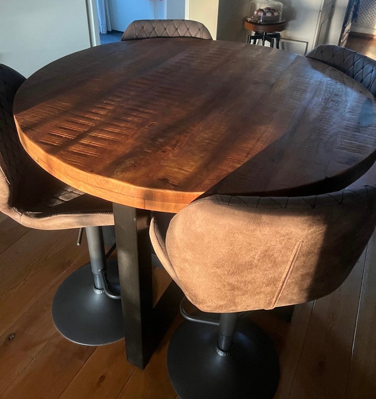 Ronde mangohouten bartafel met 4 barkrukken, Huis en Inrichting, Tafels | Eettafels, Ophalen, Gebruikt, 100 tot 150 cm, Rond