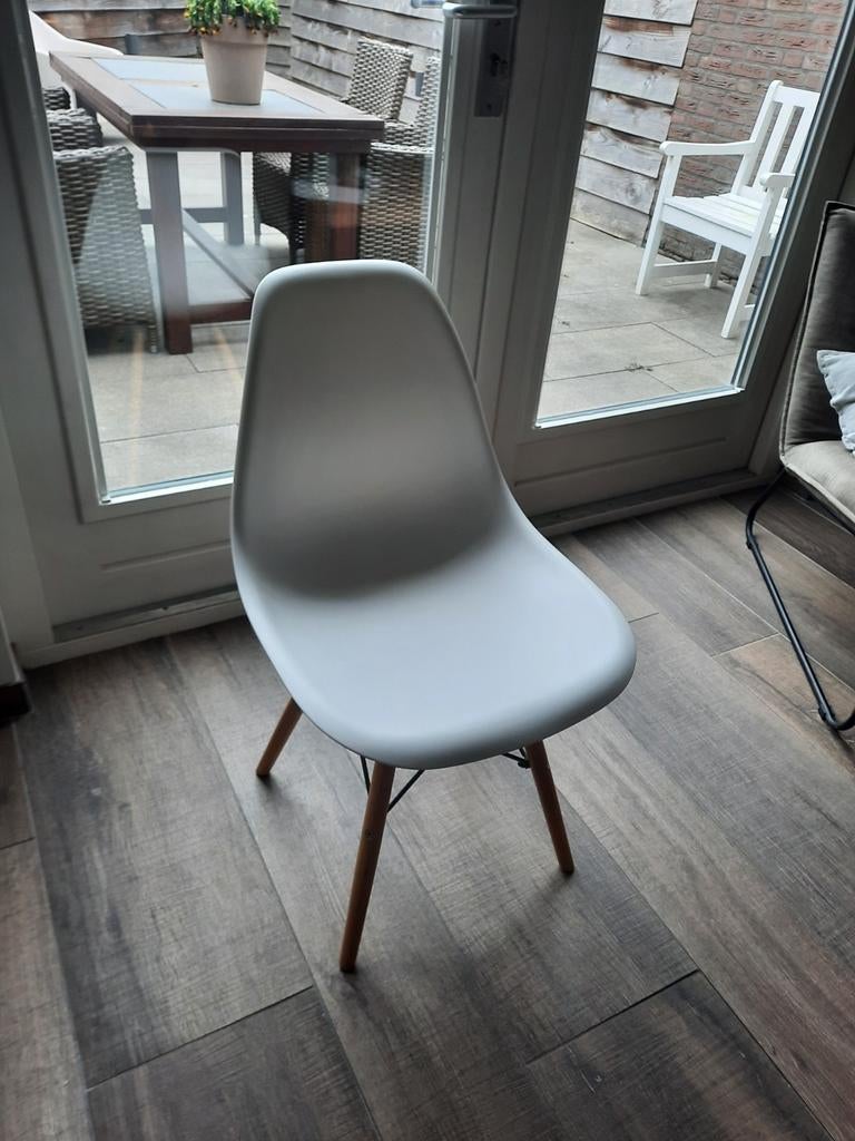 Witte Eames DSW stijl stoel met houten poten, Ophalen, Modern, Scandinavisch, Eames DSW stijl, Gebruikt, Hout