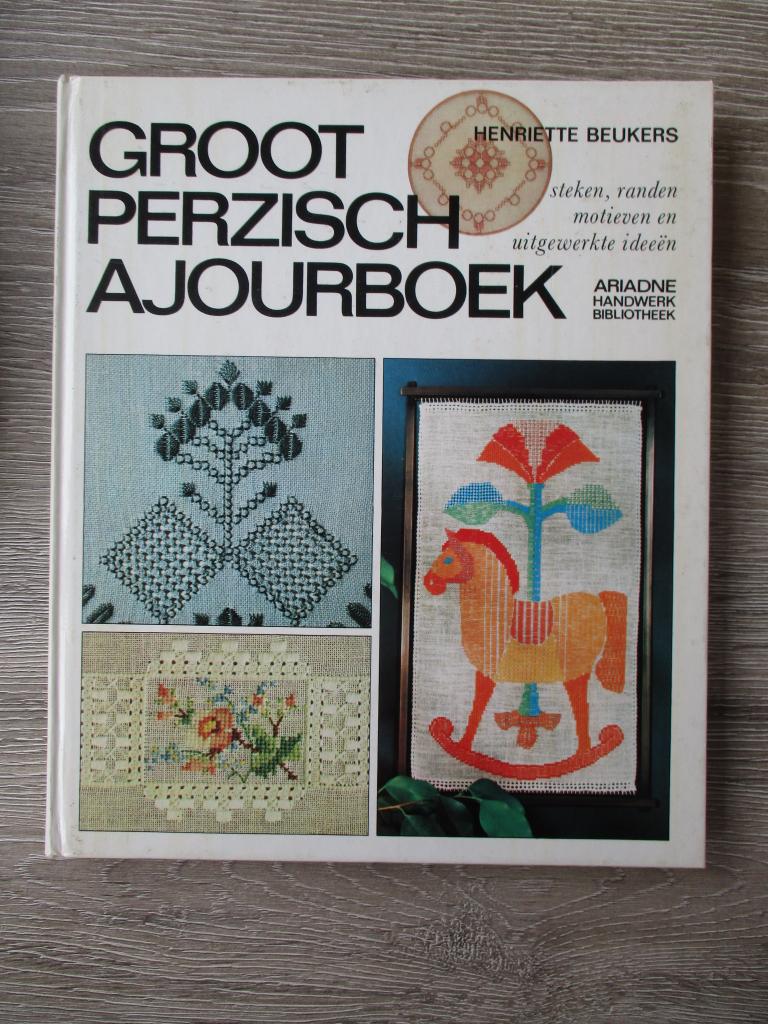 Groot Perzisch ajourboek - Henriette Beukers, Ophalen of Verzenden, Gelezen, Overige onderwerpen