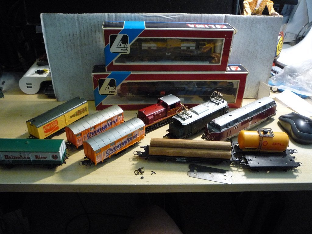 Partij vintage Lima treinen wagons en rails HO, Wisselstroom, Analoog, Ophalen of Verzenden, Lima